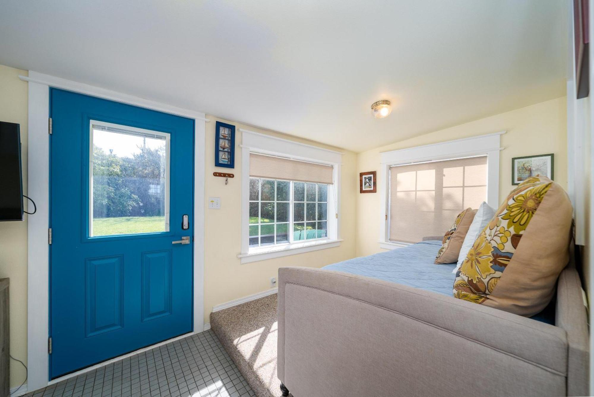 Nyevana Beach House Newport Exterior photo