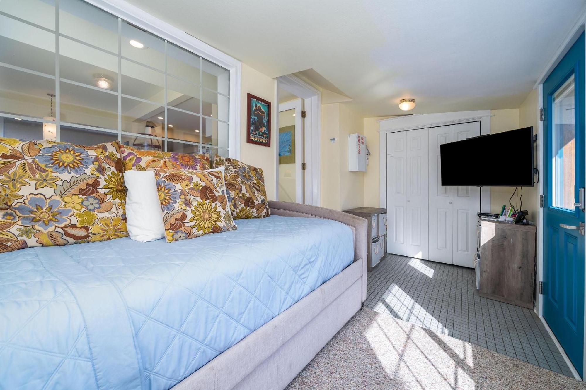 Nyevana Beach House Newport Exterior photo